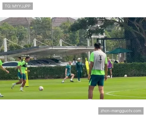 官方:前法国国脚加盟斯特拉斯堡教练组,负责进攻训练 官方:前法国国脚加盟斯特拉斯堡教练组,负责进攻训练