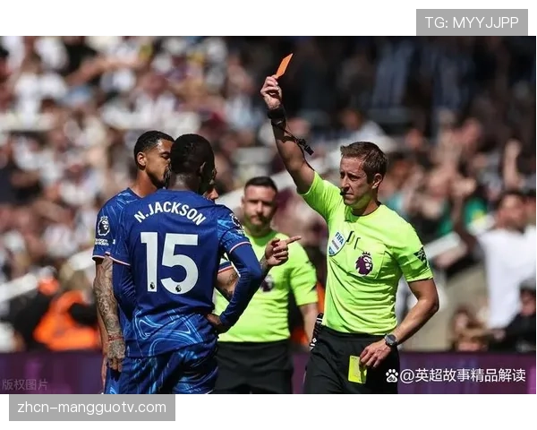 消息:半场战报:十人曼联1-1暂平切尔西,帕尔默破门 消息:半场战报:十人曼联1-1暂平切尔西,帕尔默破门